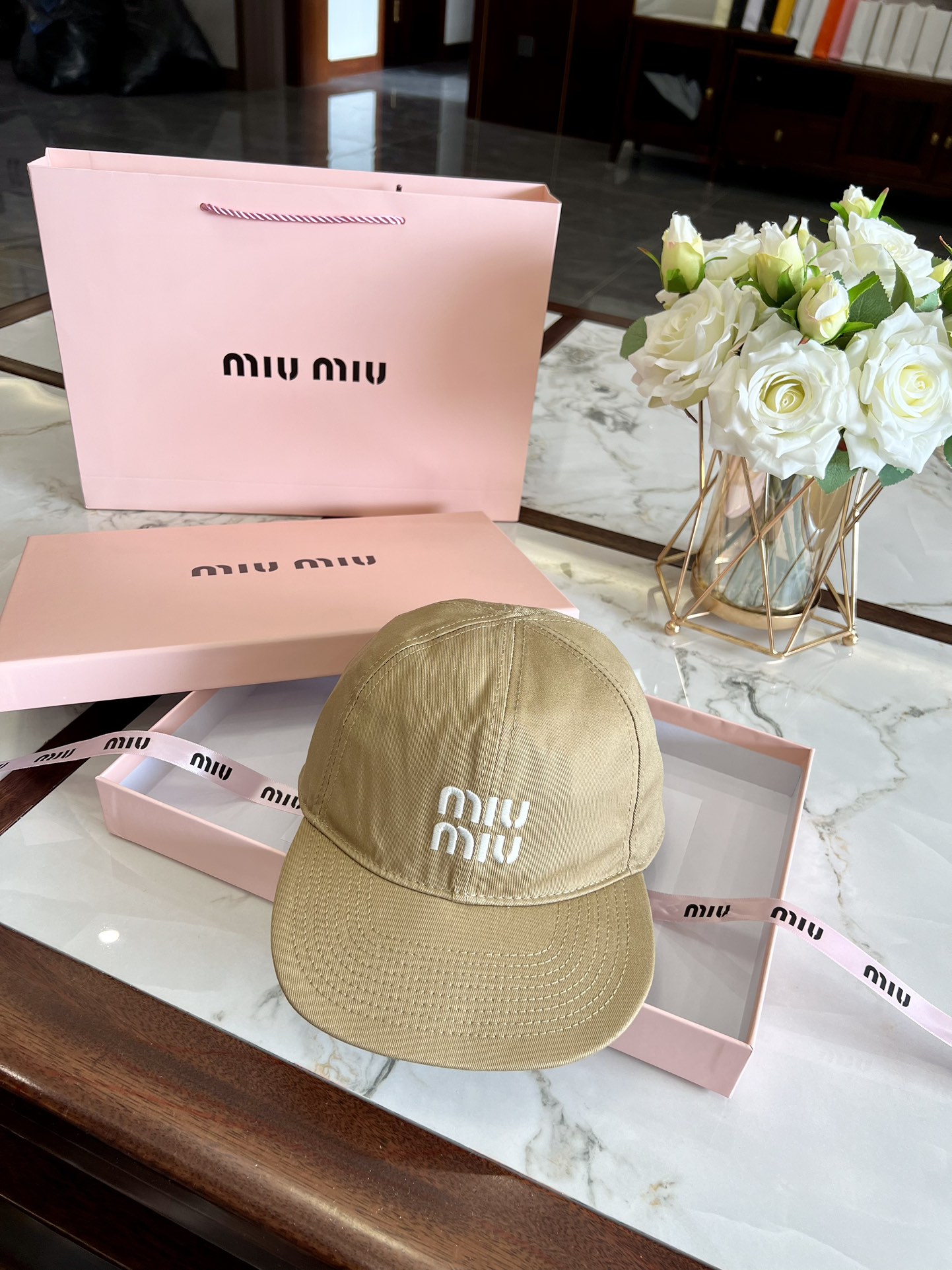miu miu hat model 05